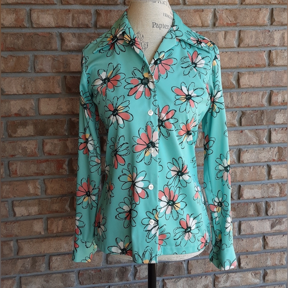 Vintage 60's-70's Floral Print Long Sleeve Button Front Top.